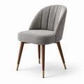 Chaise en tissu gris avec pieds en bois de noyer